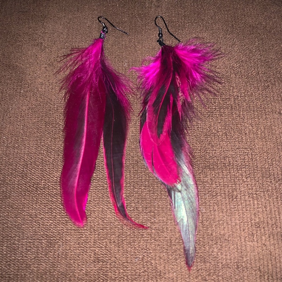 Feather earrings and hair clip - Picture 1 of 3